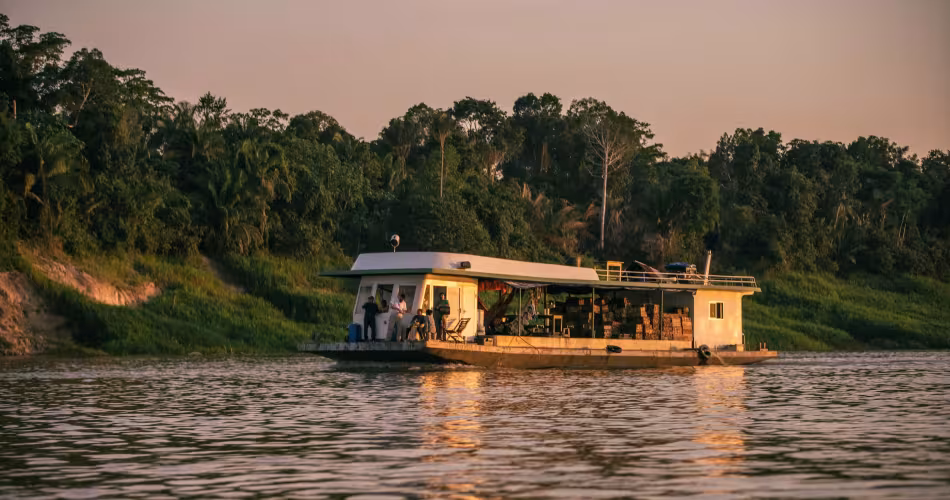 Acheminement du caoutchouc naturel en Amazonie brésilienne
