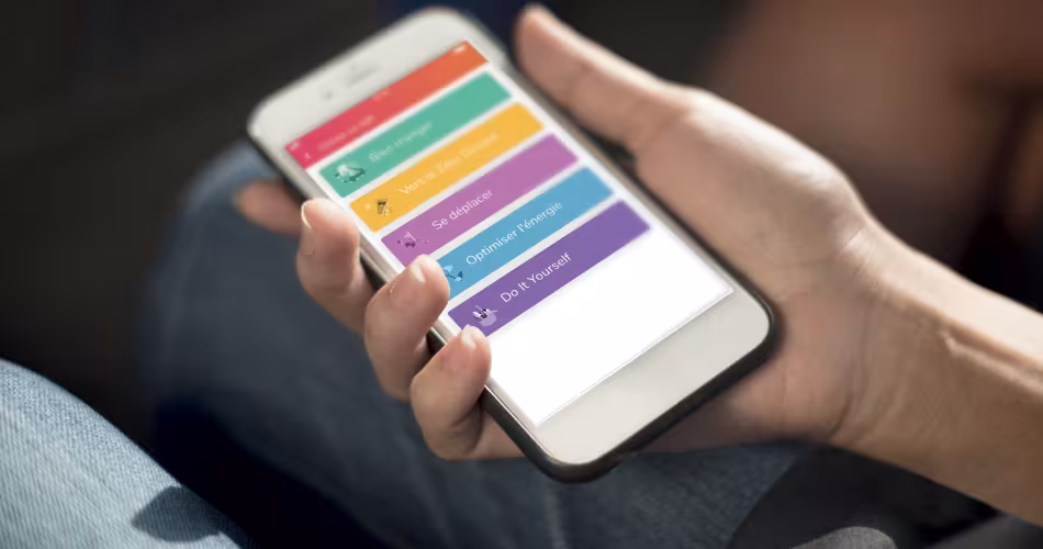 Une main tenant un portable avec l'application WAG