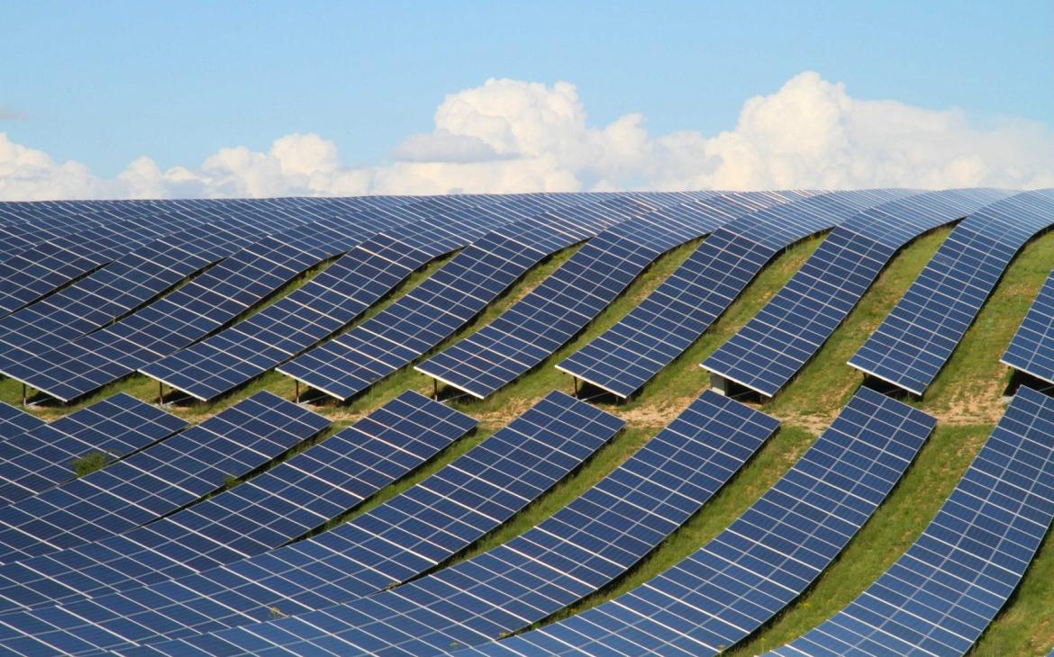 Panneaux solaires du parc photovoltaïque des Mées, France