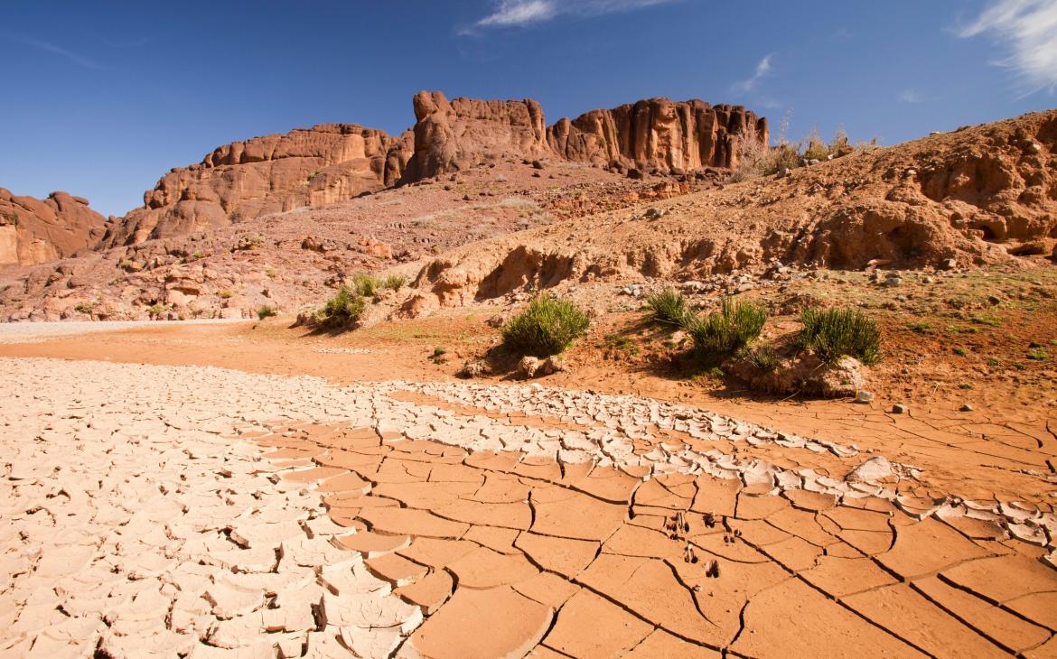 Rivière asséchée dans le massif de l'Atlas (Maroc)