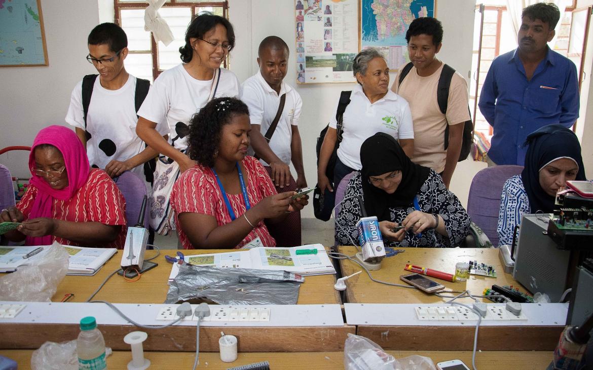 Femmes ingénieurs au Barefoot College en Inde