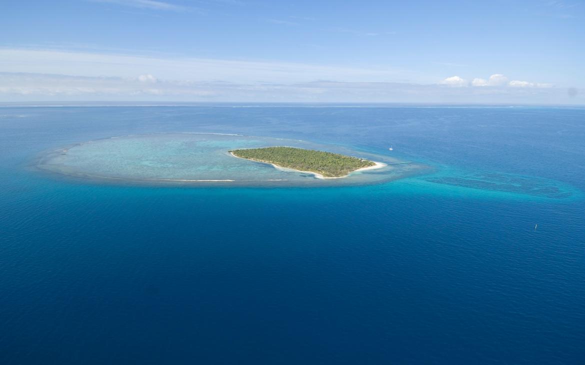 Vue aérienne de l'Îlot Signal et son récif corallien (Nouvelle-Calédonie)