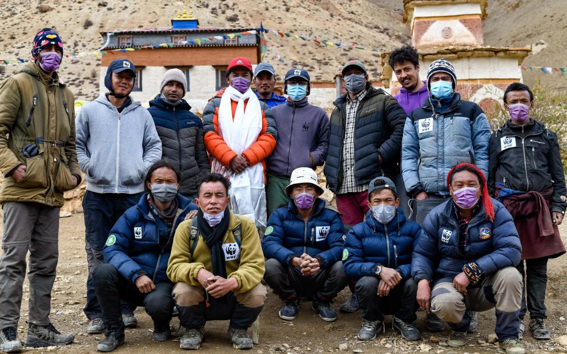 Une équipe impliqués dens la conservation du léopard des neiges s'est lancé dans une expédition au collier satellite deux léopards des neiges dans le parc national de Shey Phoksundo.