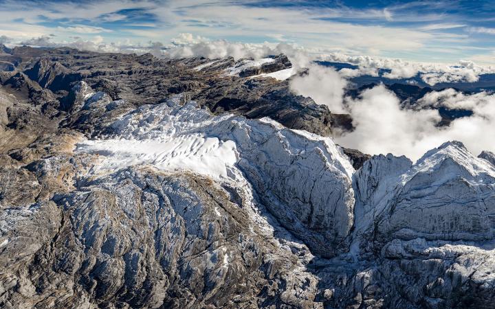 Puncak Jaya, ou pyramide Carstensz, c’est le point culminant du sud-ouest du Pacifique.