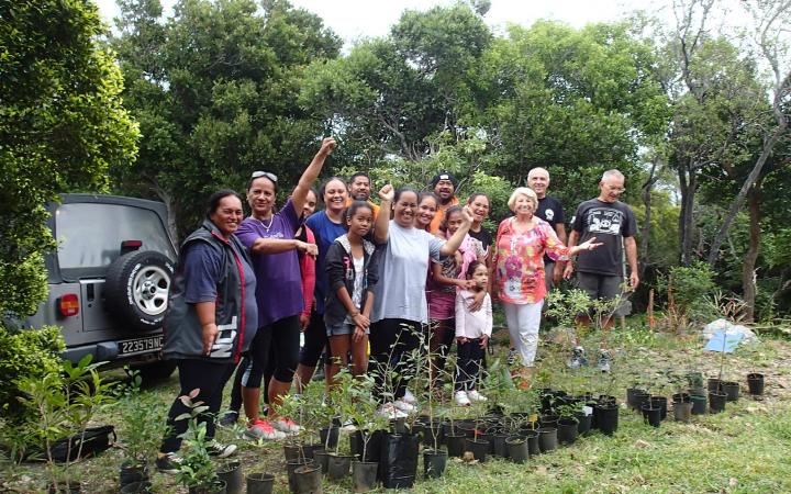 Equipe St Jean Baptiste mobilisée pour la sauvegarde des forêts sèches