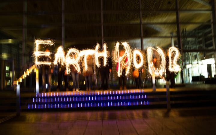 Earth Hour en light painting, Pays de Galles 2017