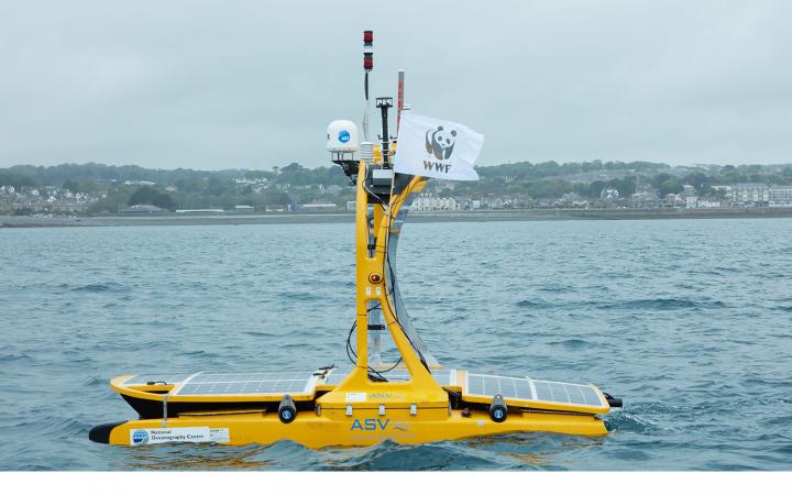 Thomas, le robot explorateur, sillonne les mers d'Angleterre, pour nous livrer des informations sur les eaux.