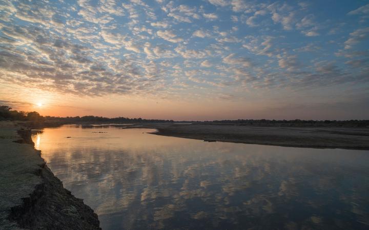 La rivière Luangwa en Zambie, au Parc National Luangwa Sud