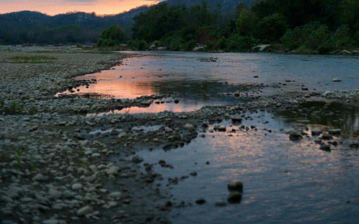 Rivière Copalita avec reflet coucher du soleil