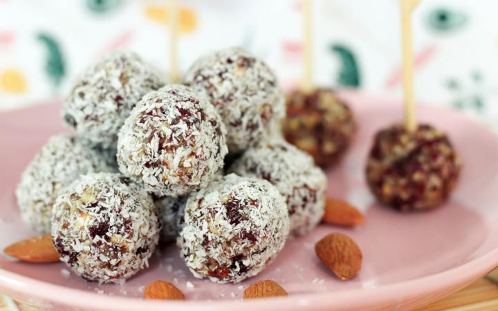 Recette d'energy balls : Dattes, amandes et cranberries