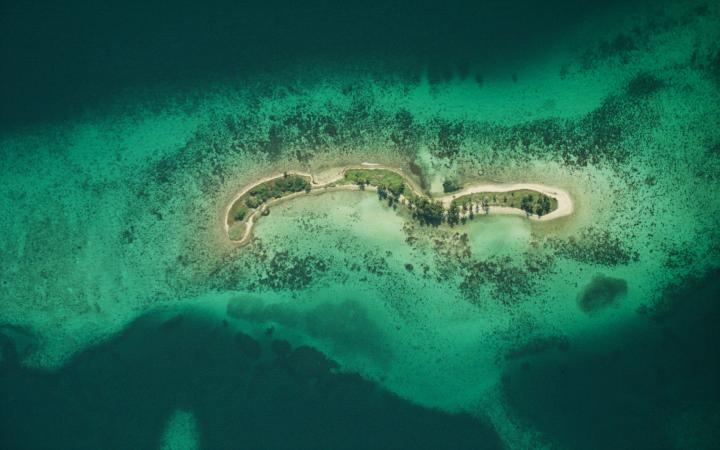 Vue aérienne du Parc national du Laughing Bird Caye, Bélize