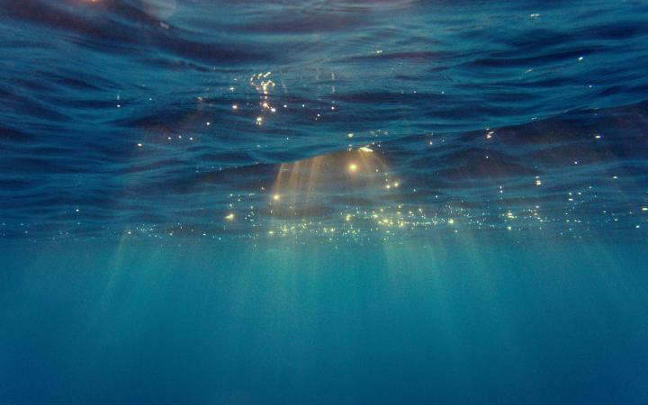 Mer Méditerranée sous la surface