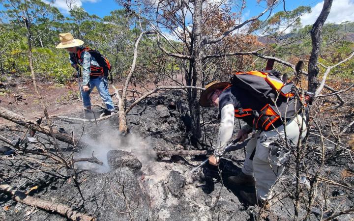 Extinction d'un feu - nouvelle-calédonie