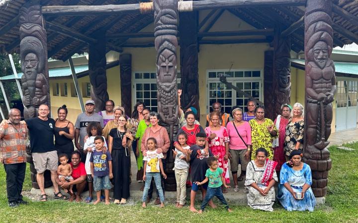 Les équipes du WWF Nouvelle-Calédonie et la tribu Gööpâ