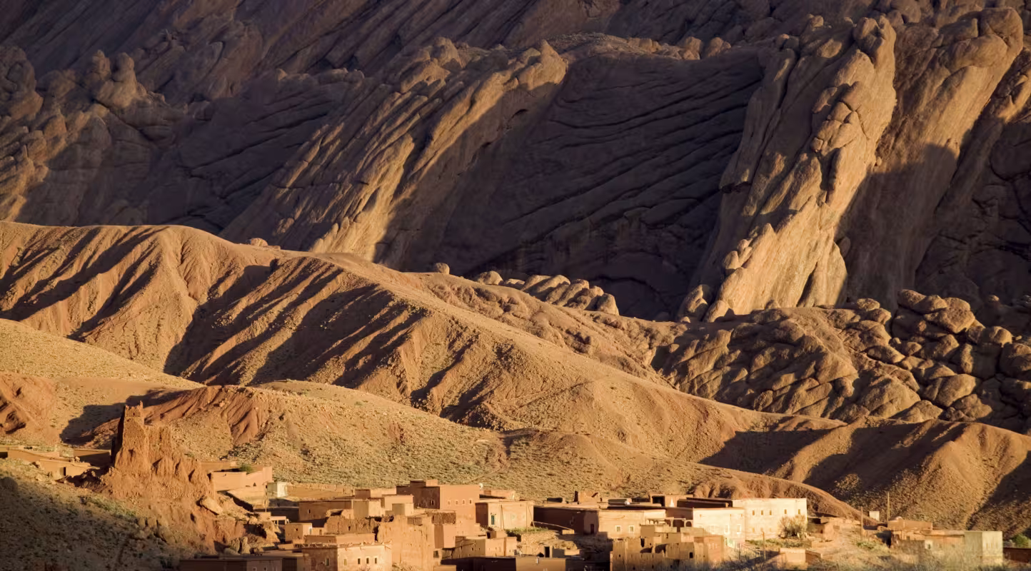 Vue sur la vallée du Dadès, ses villages et une ancienne kasbah berbère, au Maroc