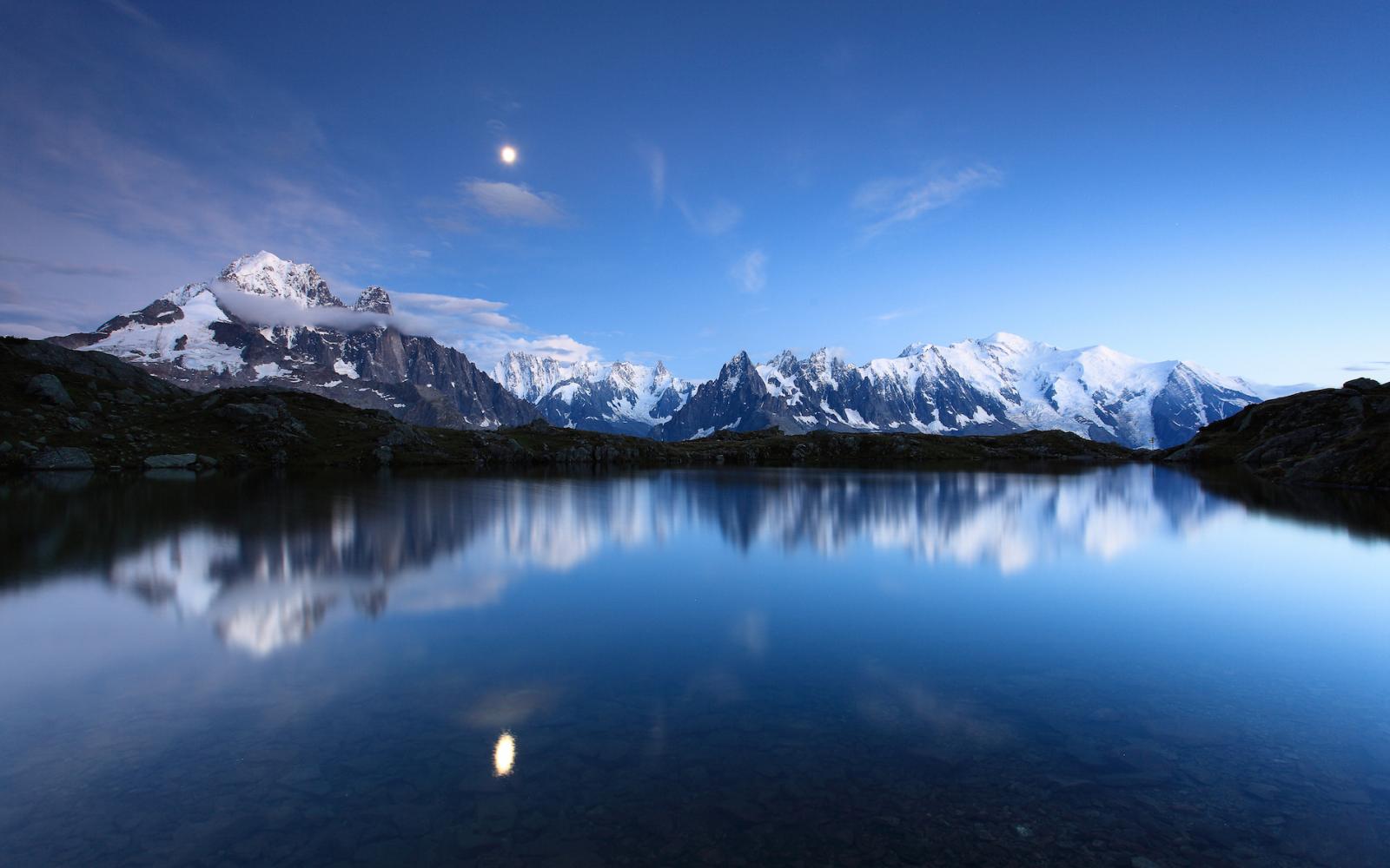 Lac des Chéserys et massif du Mont-Blanc (France)