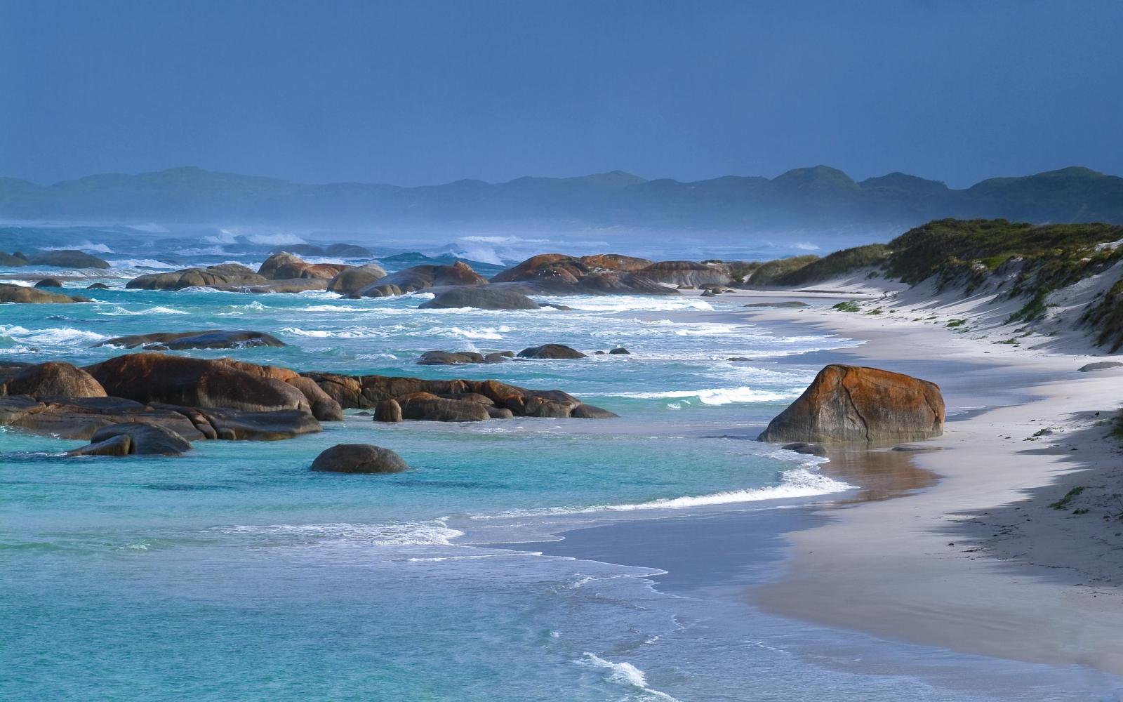 Plage de sable sur la cote près d'Albany, Australie occidentale - 2093811