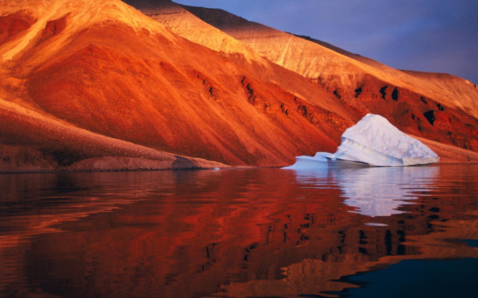 Fonte d'un iceberg en Arctique 