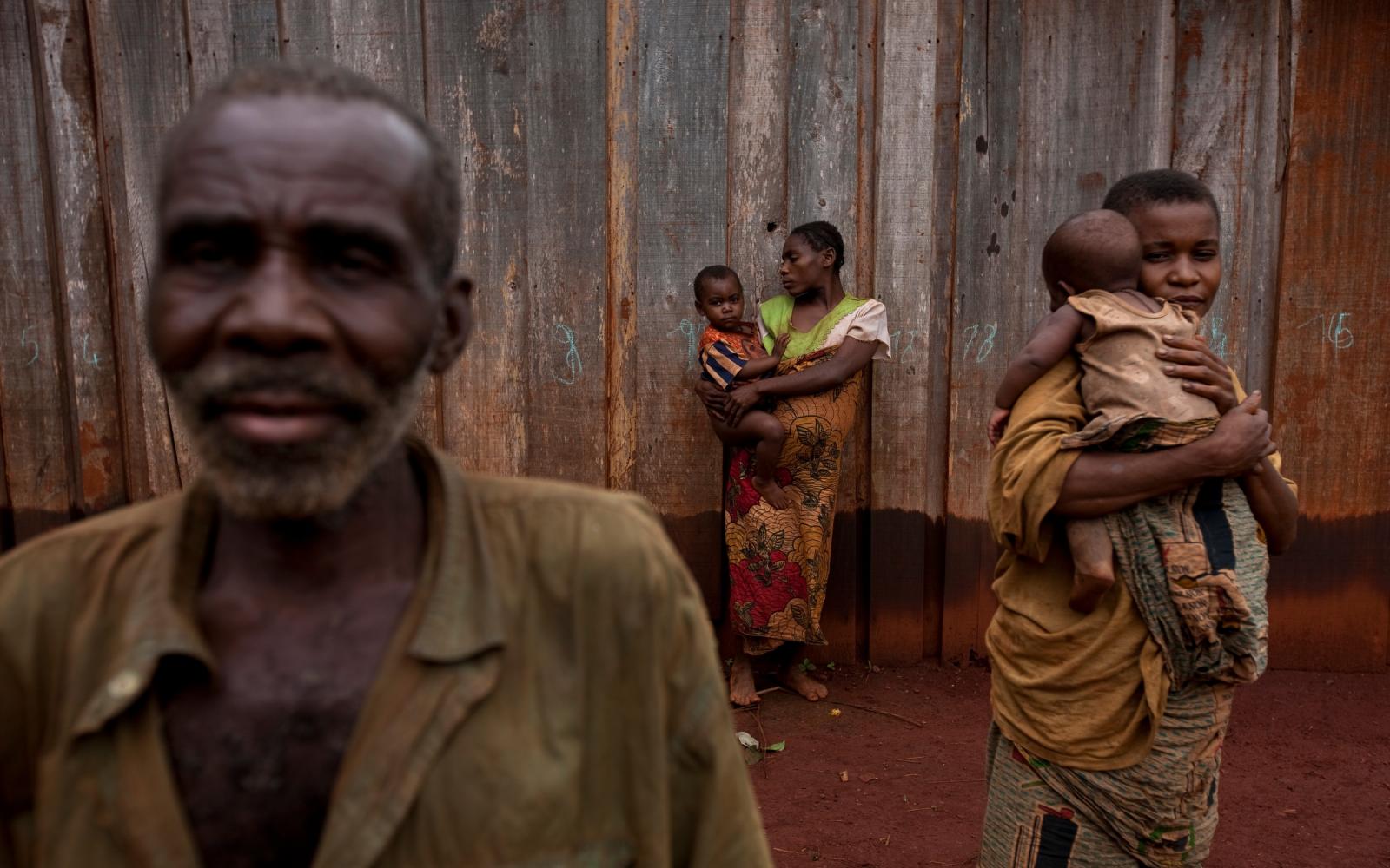 Famille Baka près du village de Yenga, Cameroun