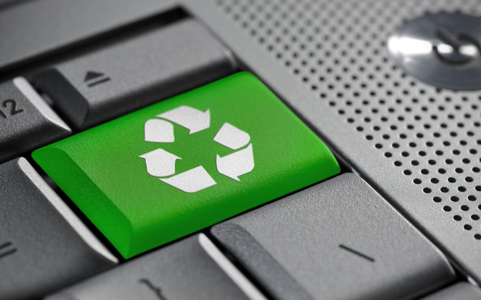 touche de clavier d'ordinateur avec le sigle du recyclage