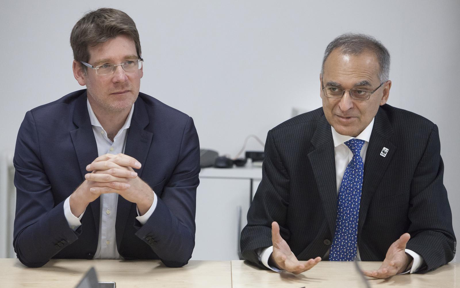Pavan Sukhdev et Pascal Canfin dans les bureaux du WWF à Paris (France)