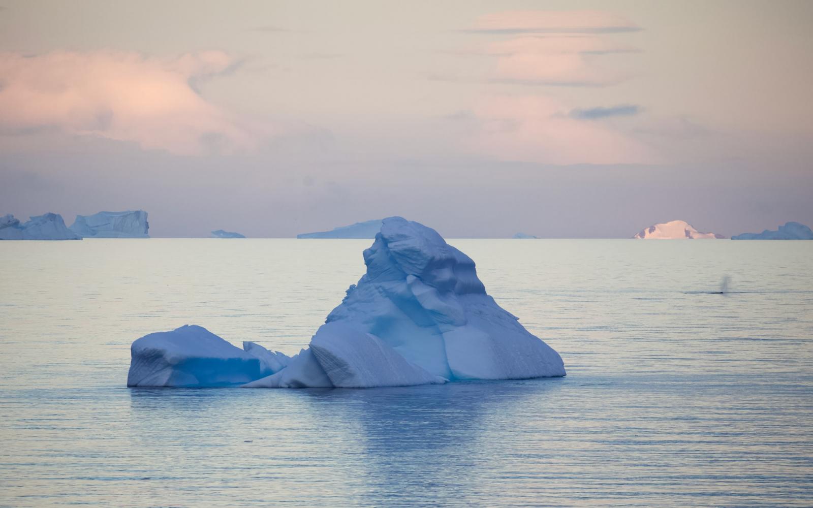 Vue sur un iceberg en mer de Weddell, Antarctique