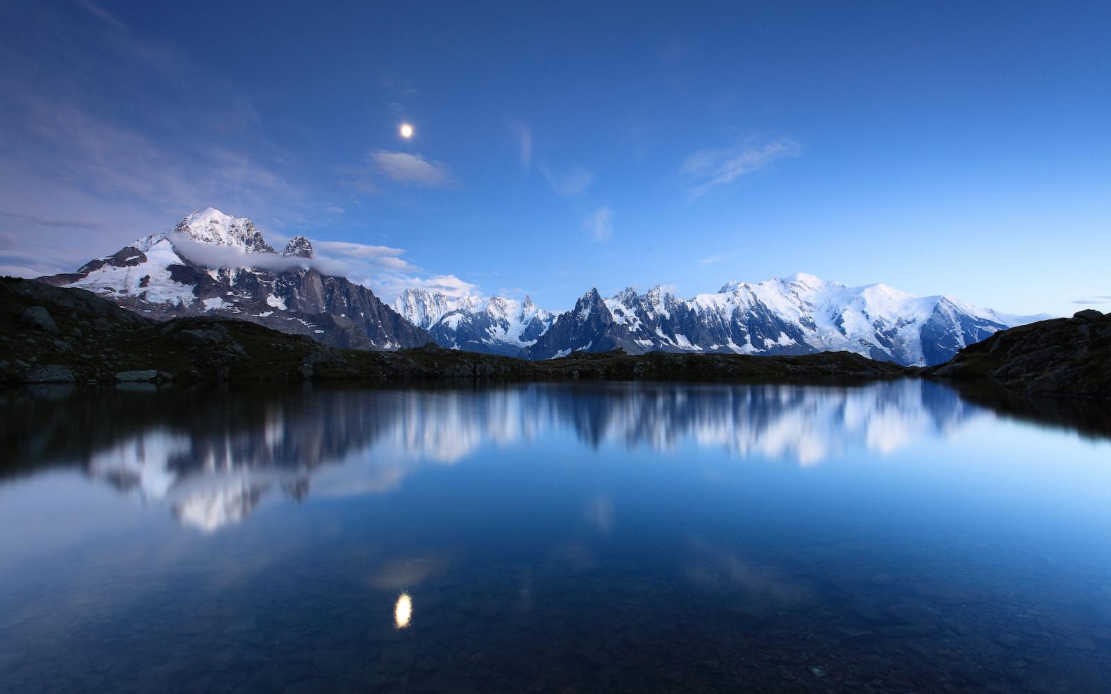 Lac des Chéserys et massif du Mont-Blanc (France)