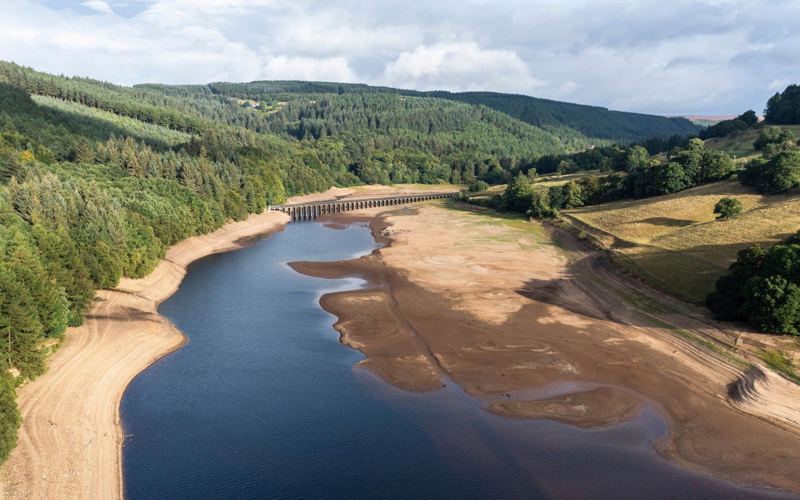 Période de sécheresse sur le Réservoir de Ladybower, Angleterre