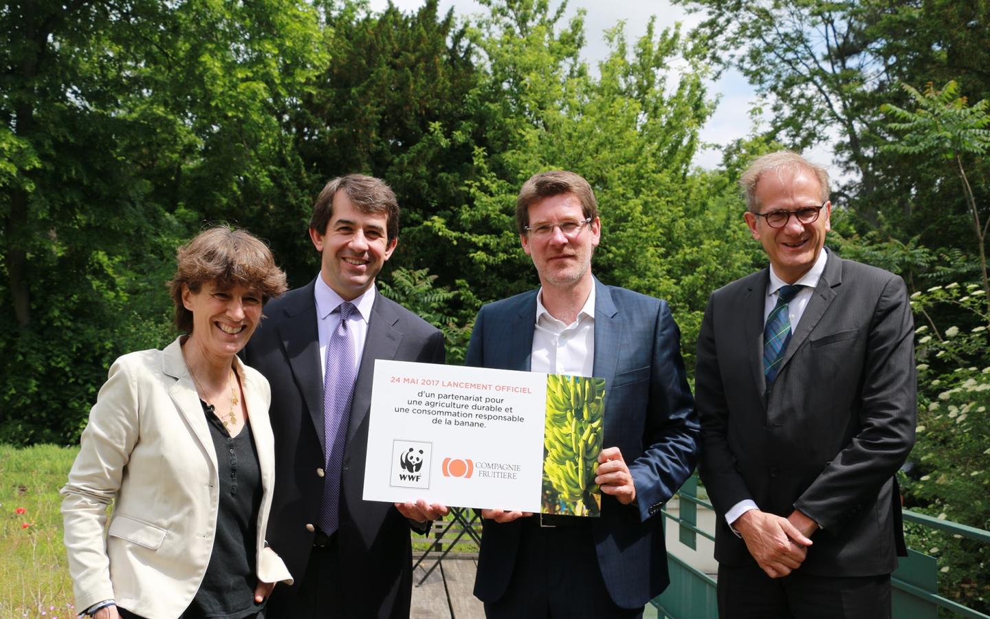 Signature du partenariat entre la Compagnie Fruitière et le WWF France
