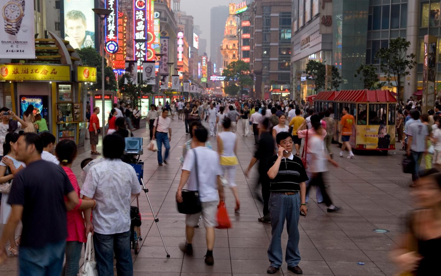 La foule sur Nanjing Road, une artère de Shanghai (China)
