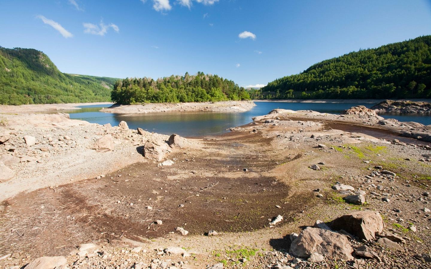 Réservoir d'eau pratiquement asséché (Royaume-Uni)