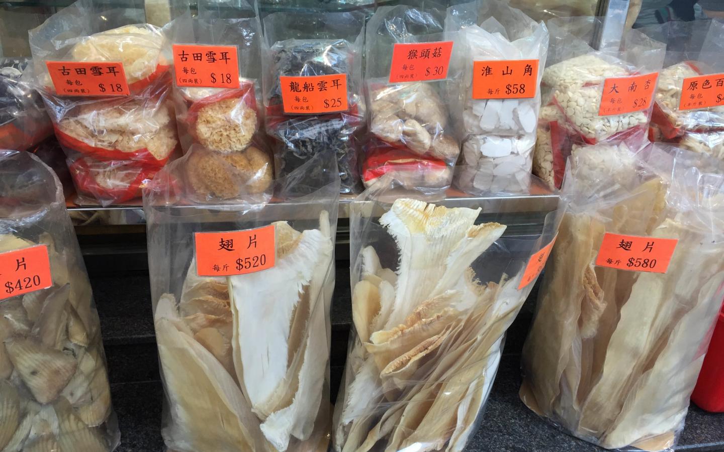 Ailerons de requin, vendu dans un magasin de fruits de mer séchés à Hong Kong.