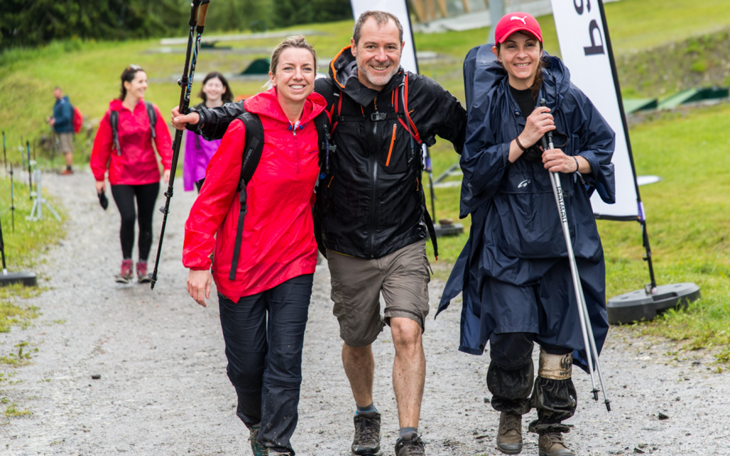 Equipe de pandathlètes sur la ligne d'arrivée lors du Pandathlon 2016, Saint Gervais - Mont Blanc (France)