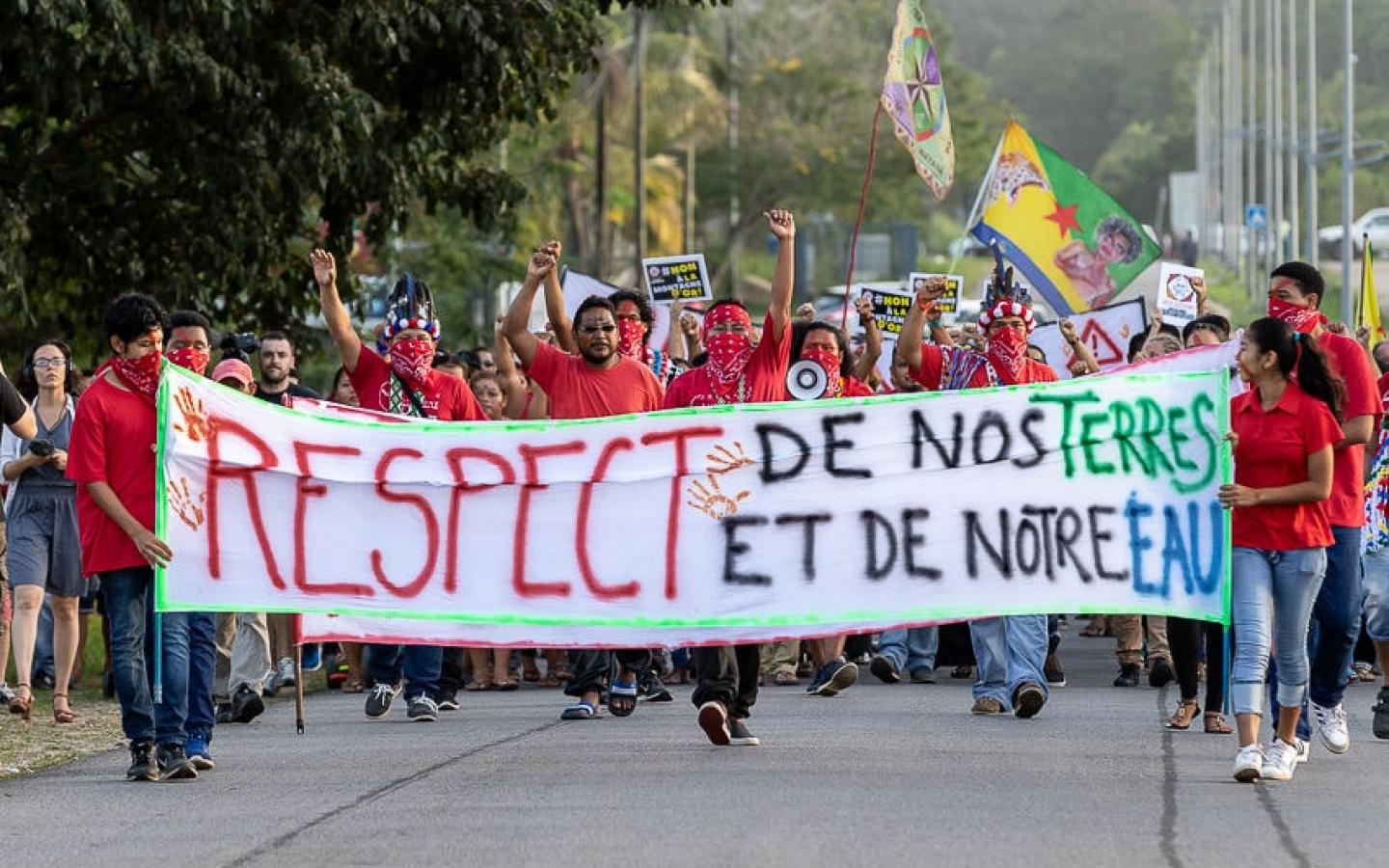 Participants au débat public organisé par la CNDP en Guyane sur le projet Montagne d'Or