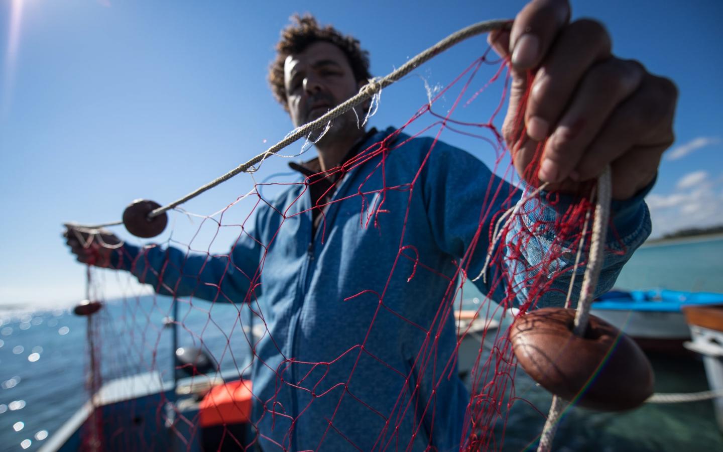 Un pêcheur en Mer Méditerranée