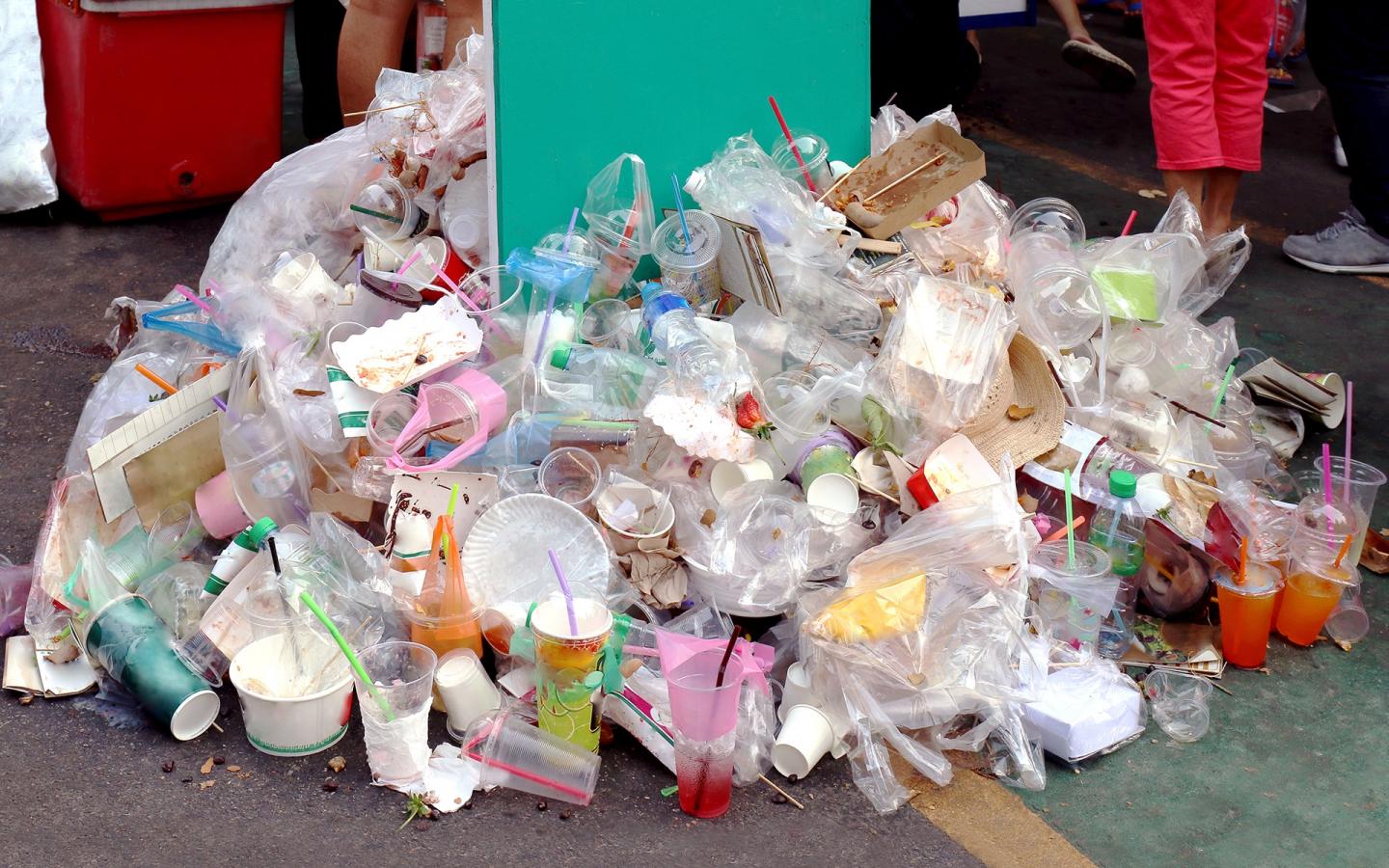 Un amas de déchets plastiques