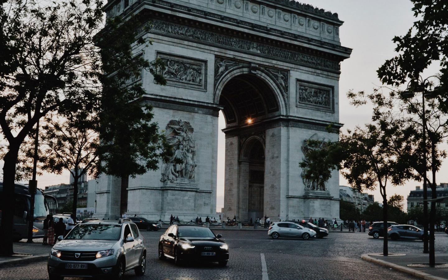 Voiture et SUV à Paris