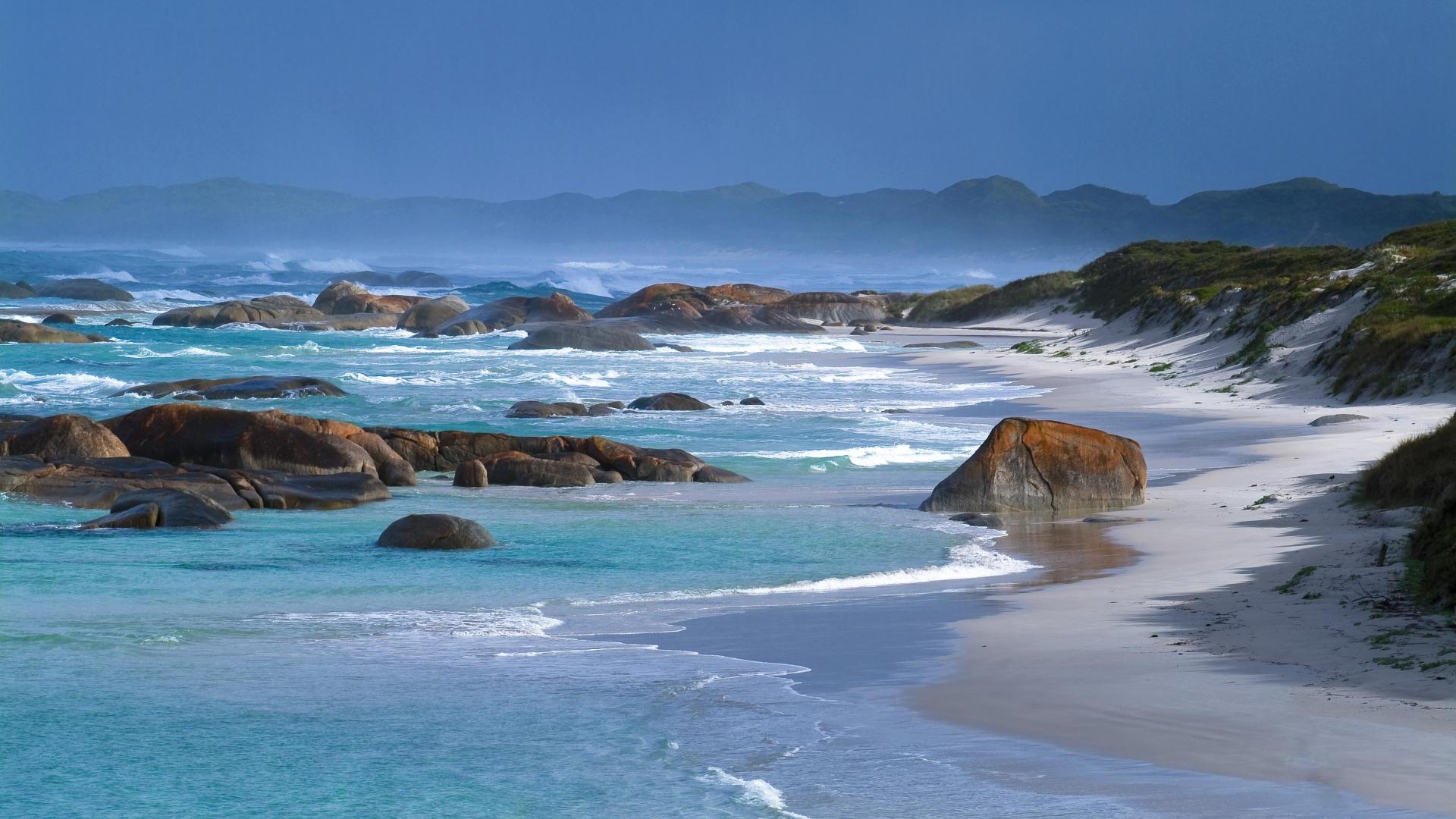 Plage de sable sur la cote près d'Albany, Australie occidentale - 2093811