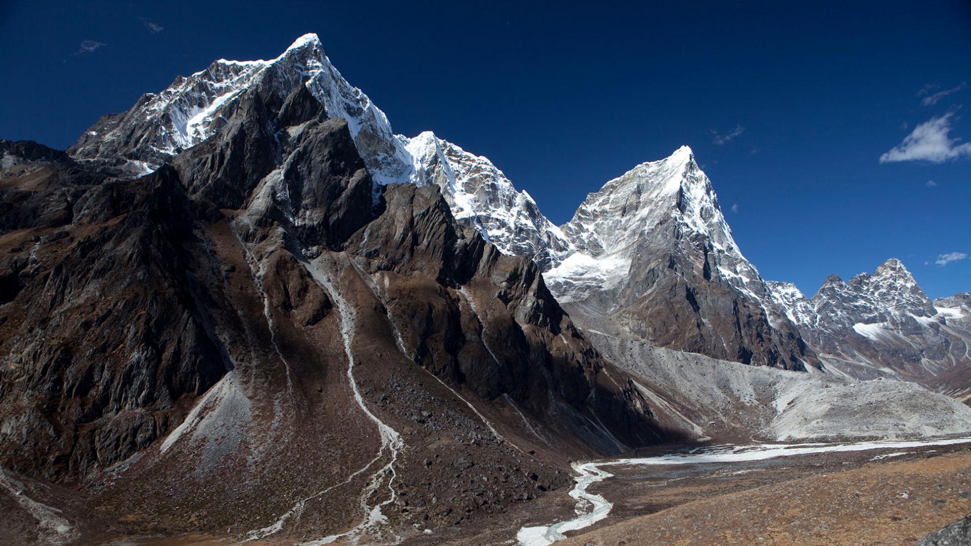  Débris d'un glissement de terrain vu de la piste entre Dengboche et Tuckla Pass au-dessus de Pheriche dans la région de l'Everest de l'Himalaya au Népal