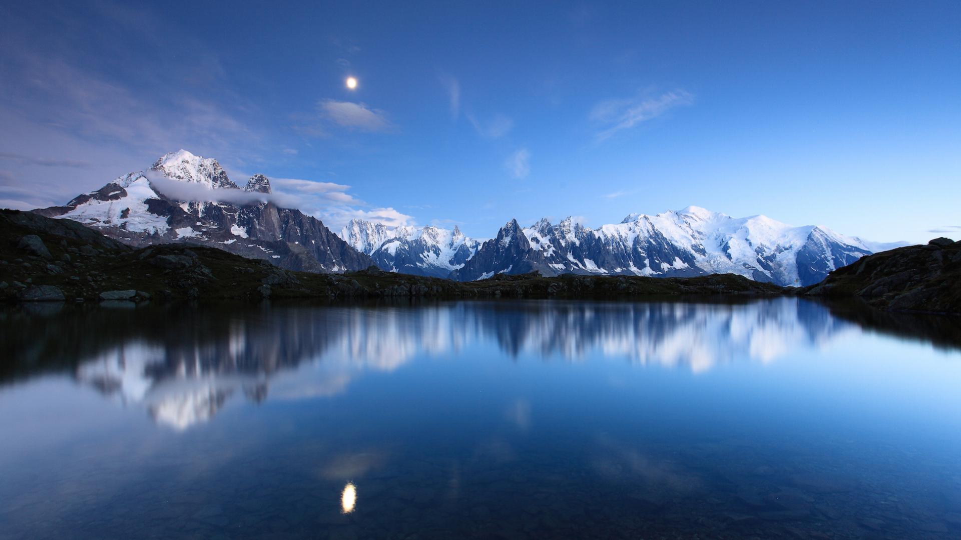 Lac des Chéserys et massif du Mont-Blanc (France)