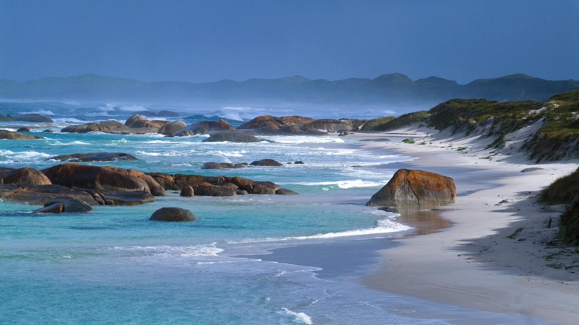 Plage de sable sur la cote près d'Albany, Australie occidentale - 2093811