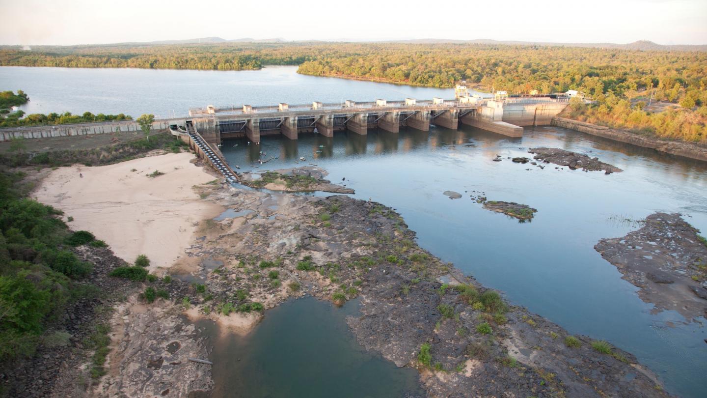 Barrage hydraulique, delta du Mékong 