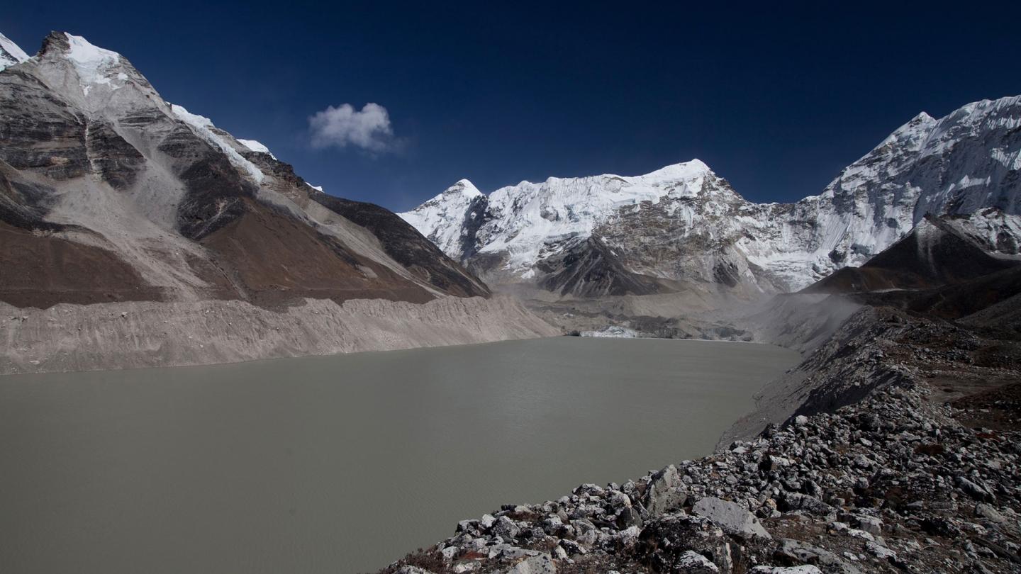 Vue du lac Imja dans la région de l'Everest, Himalayas, Népal