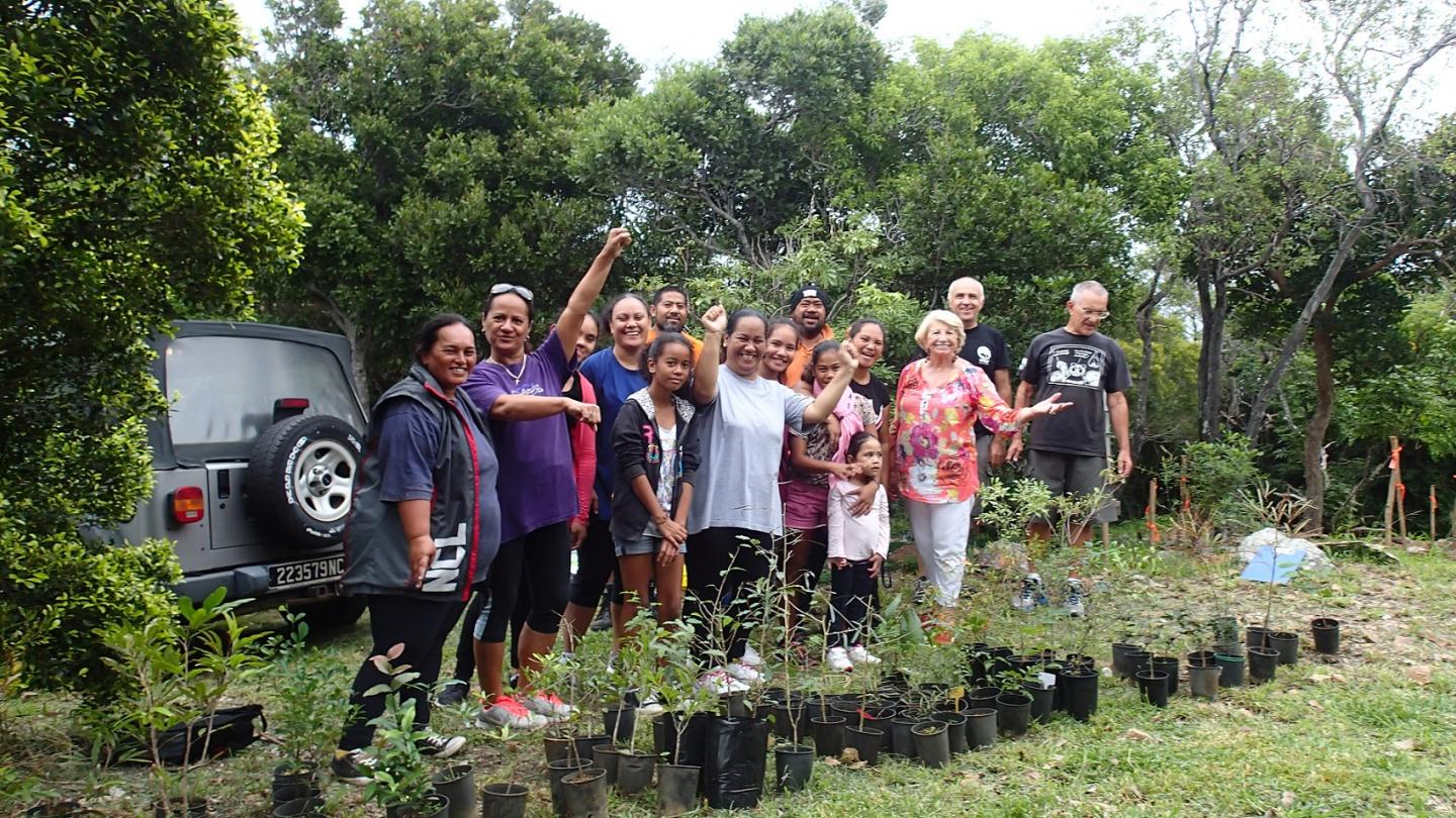 Equipe St Jean Baptiste mobilisée pour la sauvegarde des forêts sèches