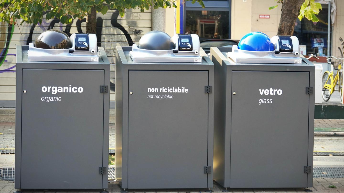 Poubelle de tri sélectif à Turin (Italie)