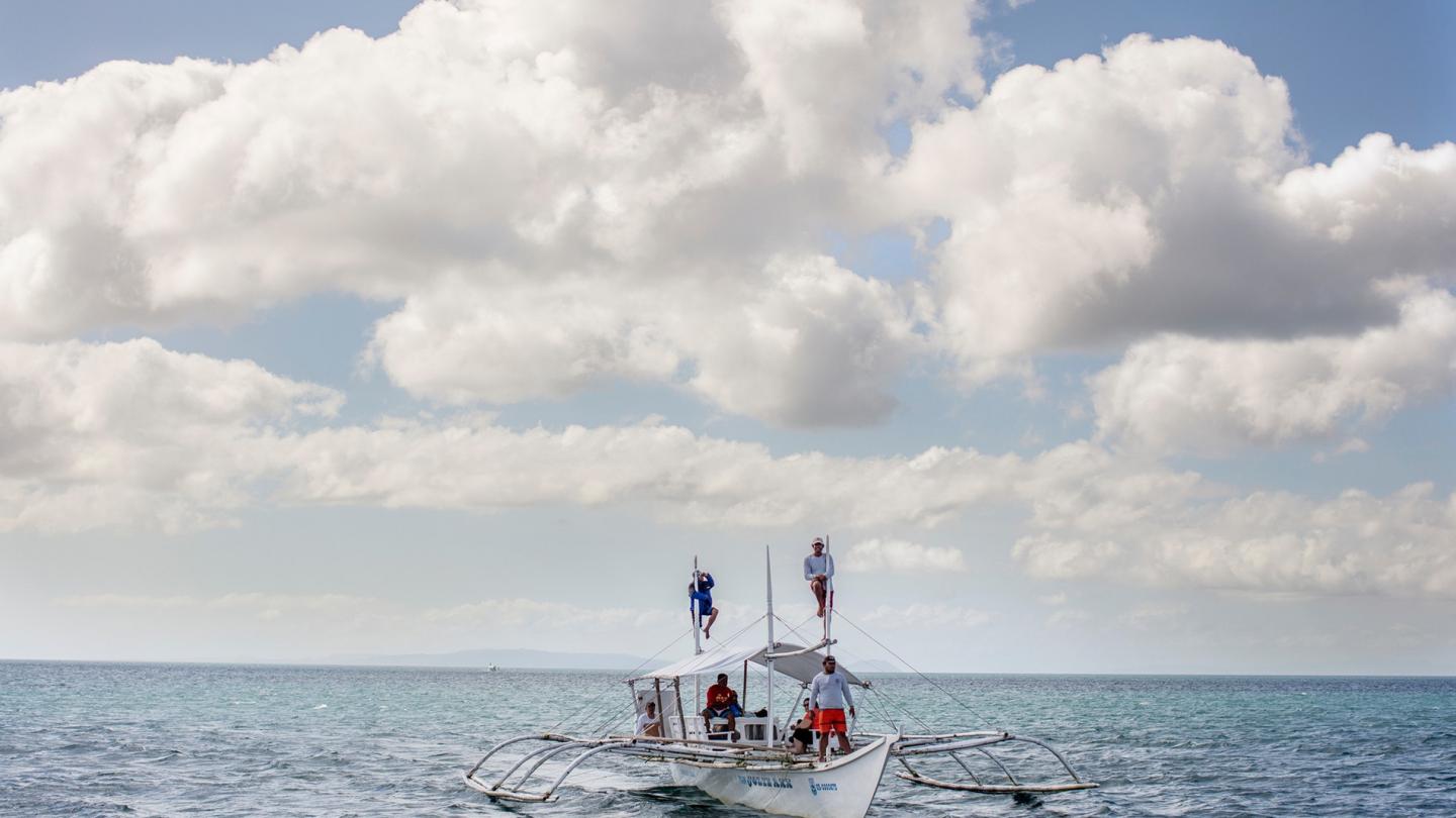 Bateau pour l'observation touristique de requins-baleines, Donsol, Philippines