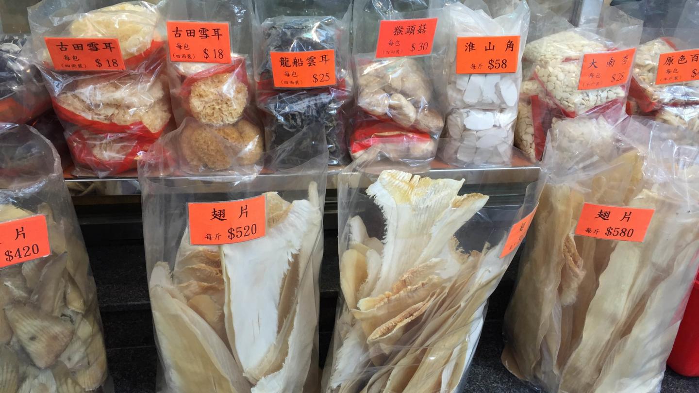 Ailerons de requin, vendu dans un magasin de fruits de mer séchés à Hong Kong.