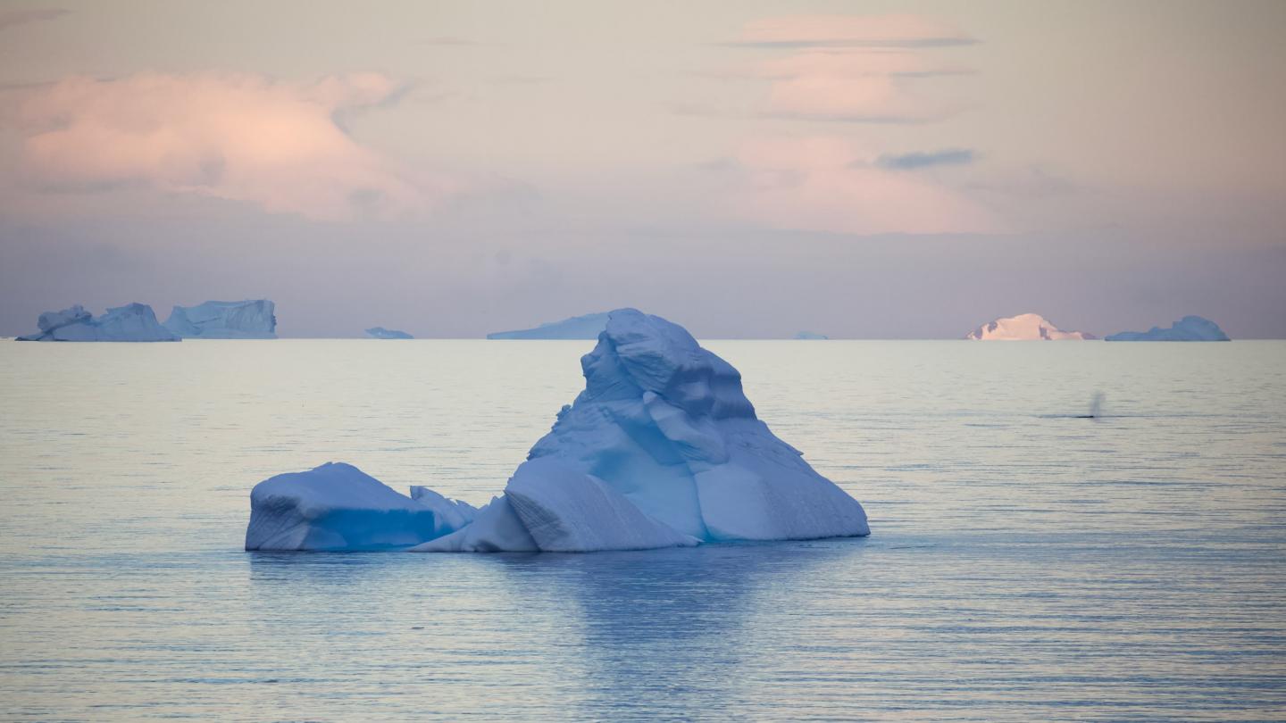 Vue sur un iceberg en mer de Weddell, Antarctique