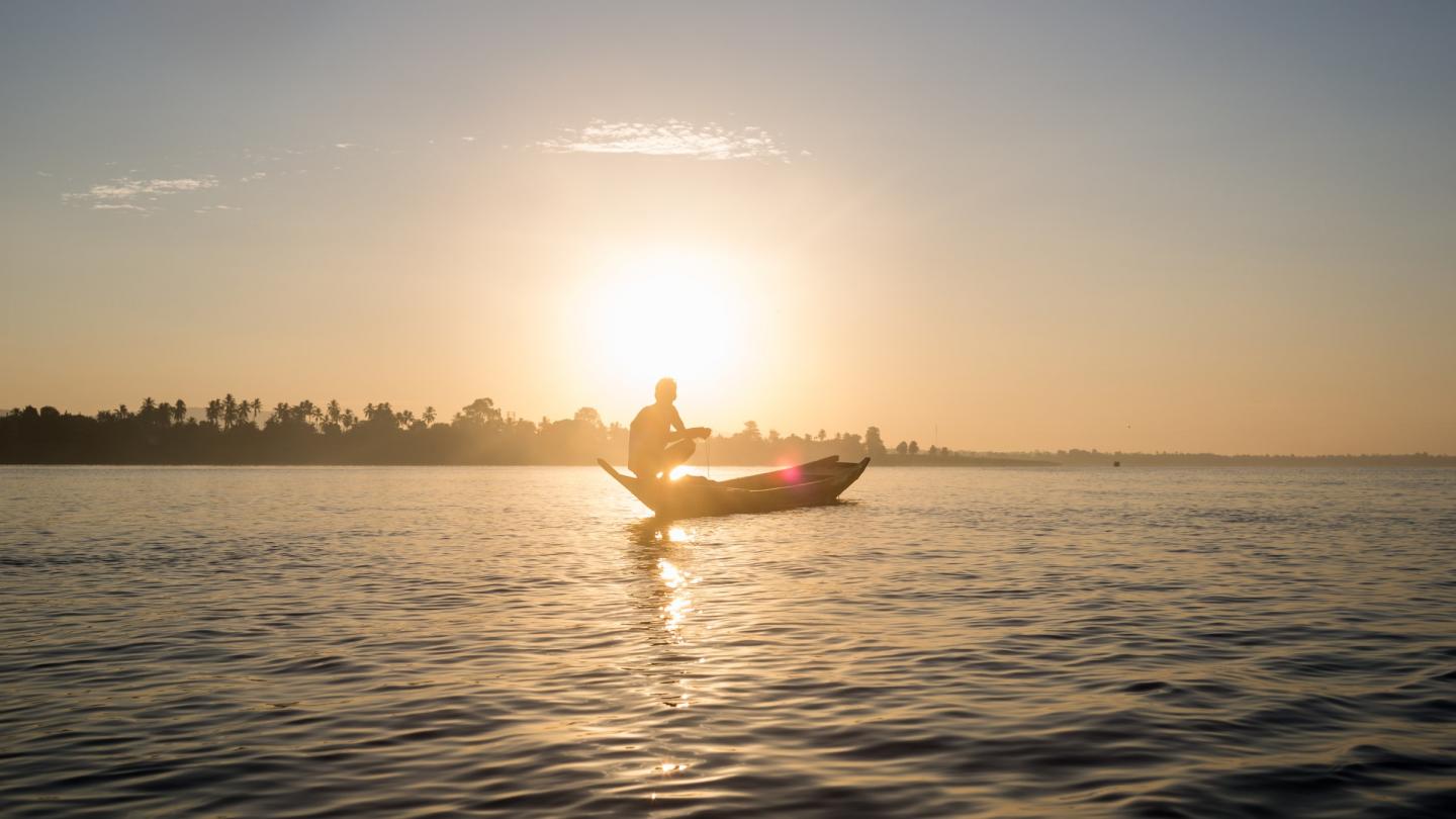 Coucher de soleil sur la rivière du Mékong (Cambodge)