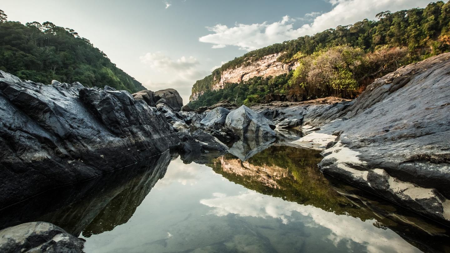 Canyon d'Araracuara pendant la saison sèche, proche de la rivière Caquetá et du Parc national naturel de la Serranía de Chiribiquete, Colombie